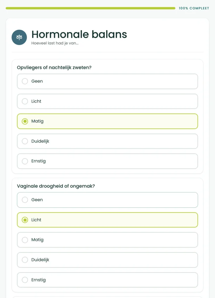 De eerste twee vragen van de BioProfile-hormoonscan voor vrouwen, over opvliegers of nachtelijk zweten en over droogheid of ongemak, elk met vijf antwoordmogelijkheden