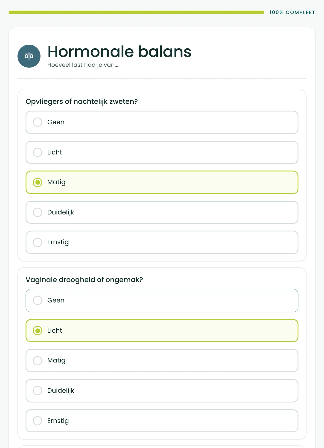 De eerste twee vragen van de BioProfile-hormoonscan voor vrouwen, over opvliegers of nachtelijk zweten en over droogheid of ongemak, elk met vijf antwoordmogelijkheden