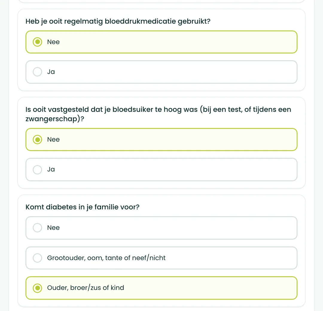 Vraag 3, 4 en 5 van de BioProfile-stofwisselingsscan: bloeddrukmedicatie, eerder een hoge bloedsuiker, en een verstoorde bloedsuiker in de familie