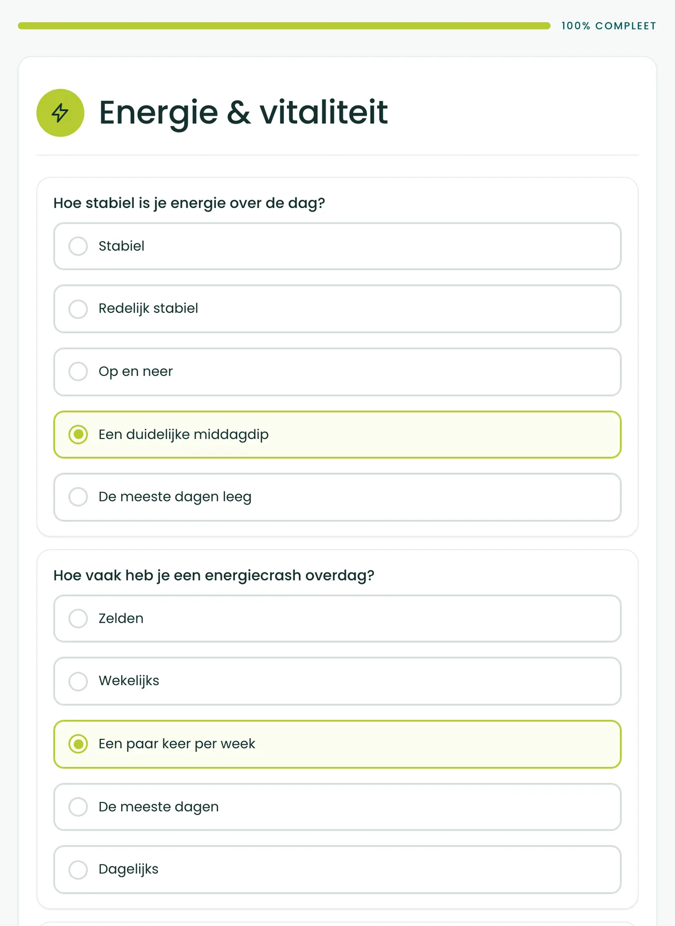 De eerste twee vragen van de BioProfile-energiescan, over je energie door de dag heen en energiedips, elk met vijf antwoordmogelijkheden
