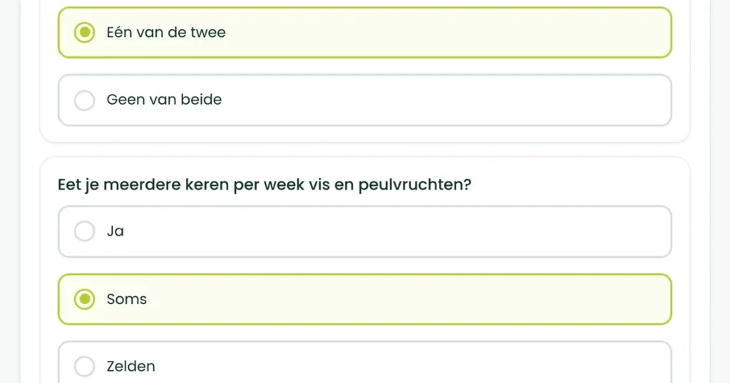 De eerste twee vragen van de BioProfile-leefstijlscan, over olijfolie en dagelijks groente en over vis en peulvruchten, elk met drie antwoordmogelijkheden. Wie zich afvraagt waar is vitamine c goed voor, ziet hier hoe de scan naar groente in het dagelijks eten vraagt.